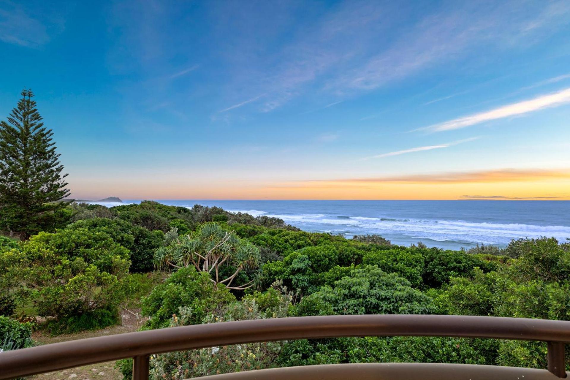 Shoreline 9 Penthouse With Ocean Views Hastings Point Exterior photo