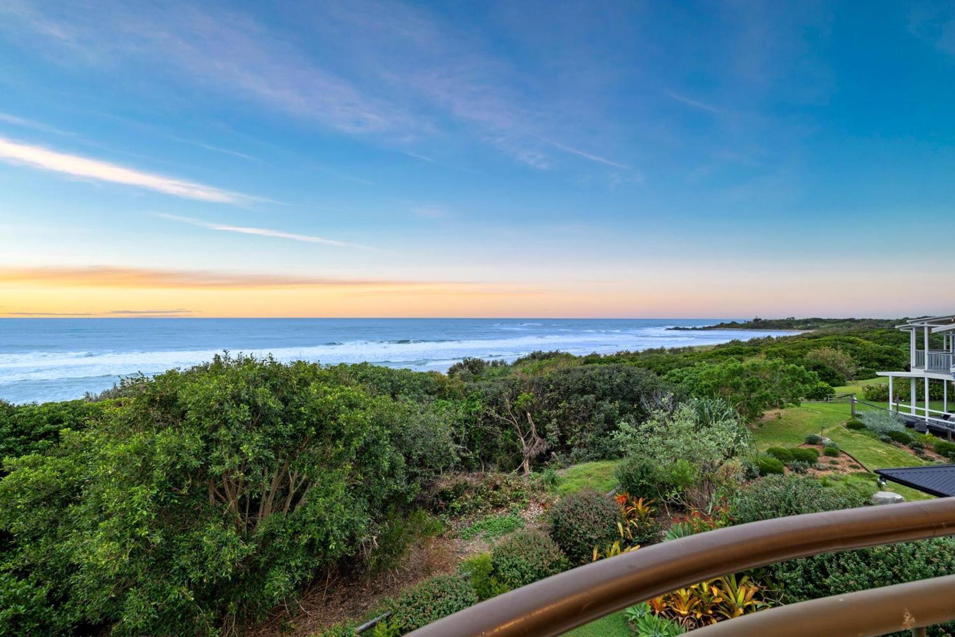 Shoreline 9 Penthouse With Ocean Views Hastings Point Exterior photo